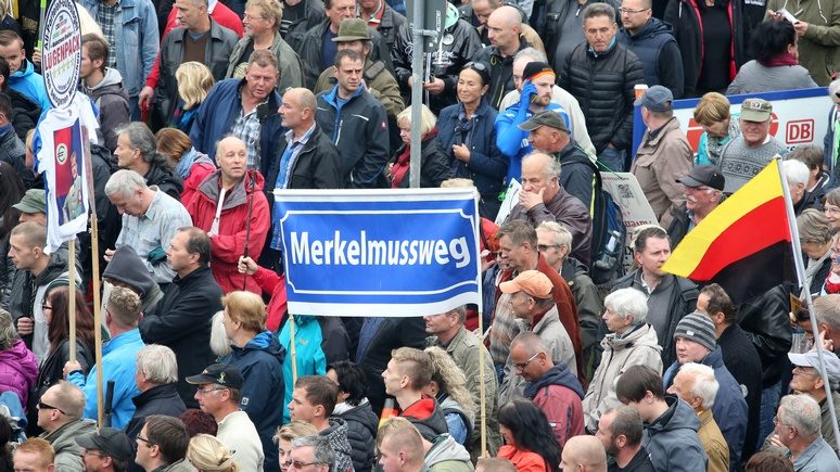 «Меркель — в Сибирь! Путина — в Берлин!»