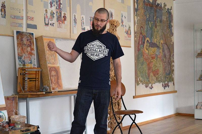 Русский художник против украиньского говна.