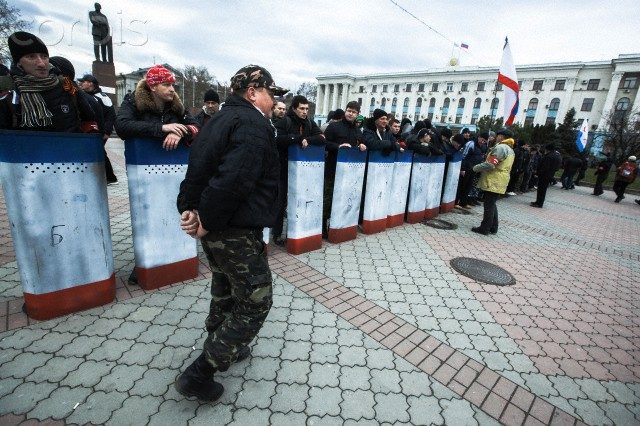 pro-russian-militia-rally-in-simferopol-crimea-8