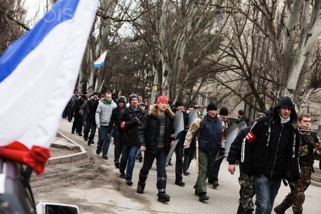 pro-russian-militia-rally-in-simferopol-crimea-7
