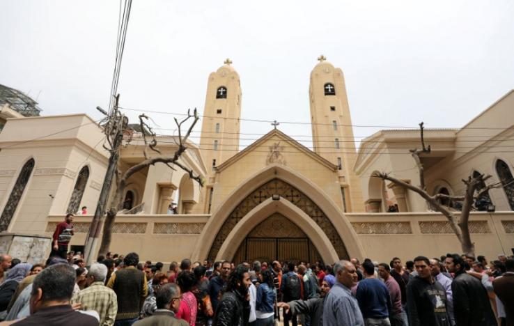 egyptians-gather-in-front-of-a-coptic-church-that-was-bombed-on-sunday-in-tanta