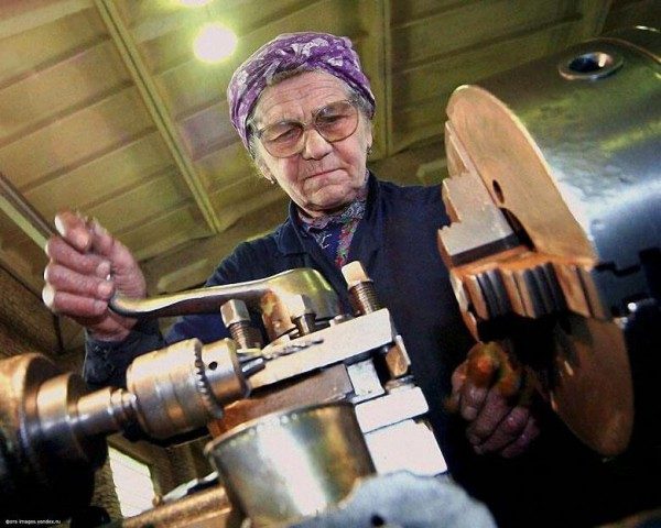 На уральском заводе начали увольнять возрастных рабочих на фоне пенсионной реформы